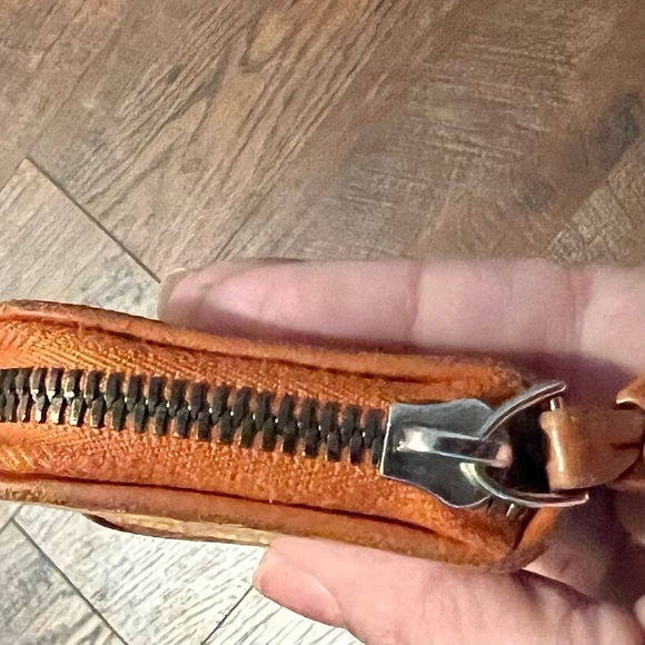 BOTTEGA VENETTA compact zip around card holder. - Picture 5 of 9